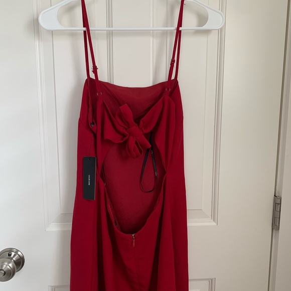Lulu’s red medium tie-in-back dress - Picture 3 of 3